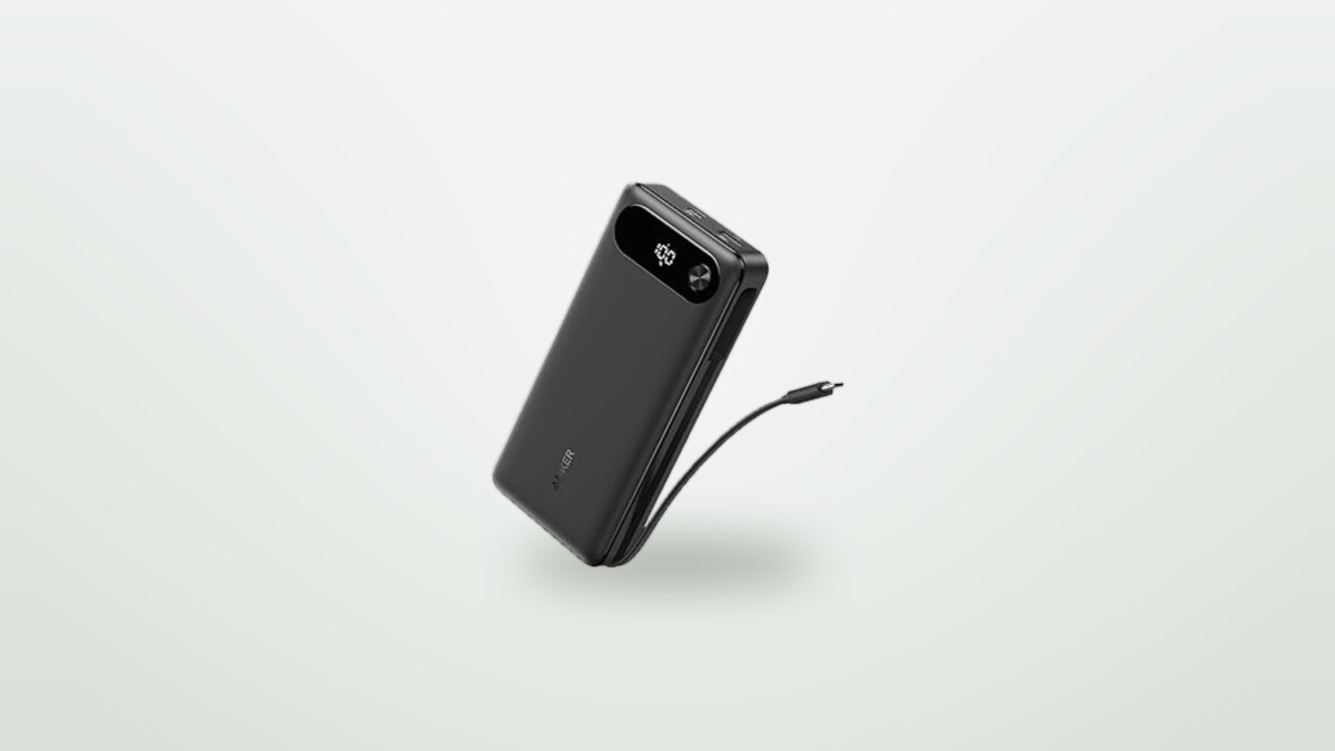 Batteria esterna Anker Power Bank 20000 87W con il suo cavo USB-C integrato su sfondo chiaro