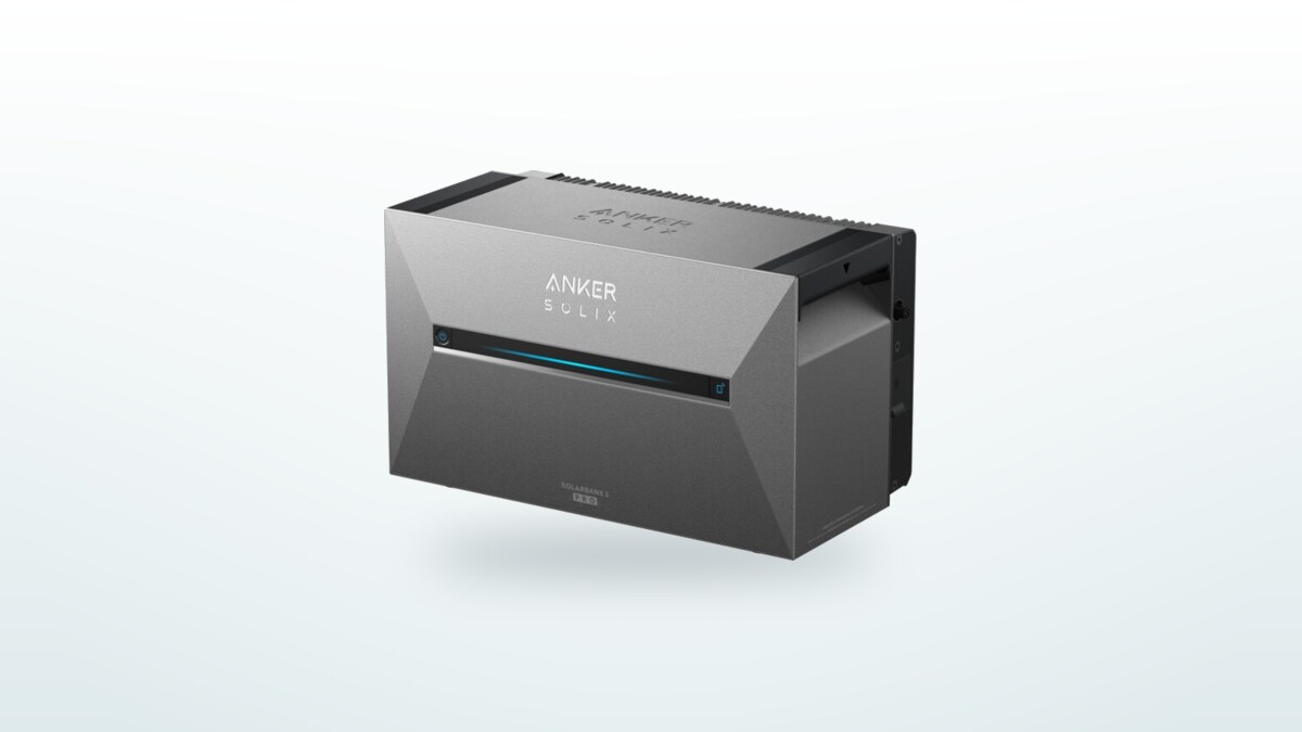 Anker Solix Solarbank 3 E2700 Pro solar storage battery on a balcony, solar panel connected, control screen visible