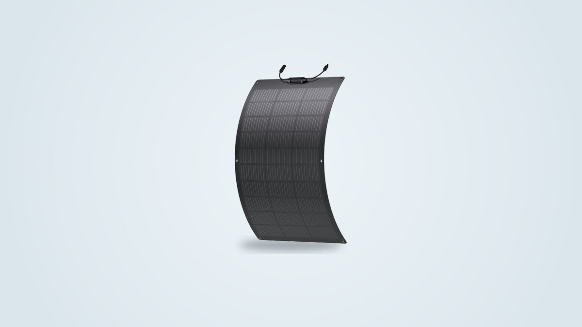 Panel solar flexible EcoFlow 100W sobre fondo claro