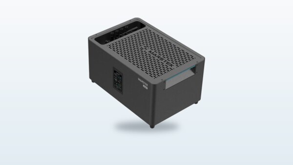 Marstek Jupiter C Plus balcony solar battery, black housing with touchscreen and MC4 connectors