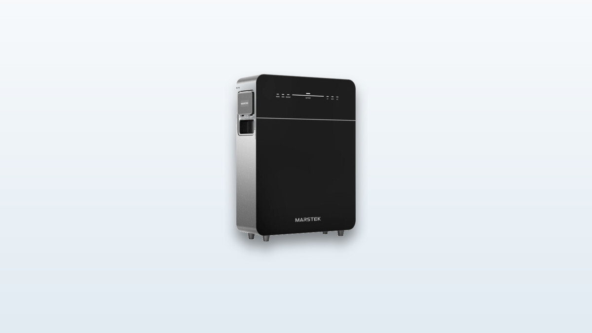 Marstek Venus E 3.0 home battery, vertical black housing with control screen