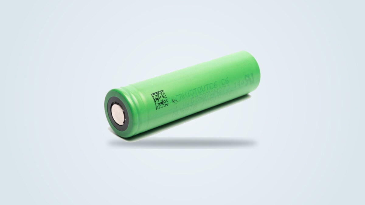 Murata VTC6 lithium-ion cell in the 18650 format, green wrapper with the Murata marking visible, flat positive terminal (Flat Top), resting diagonally on a light background