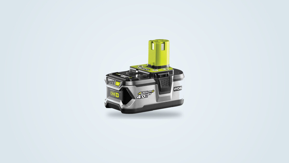 Batería Ryobi RB18L40 18V One+ 4,0 Ah sobre fondo claro