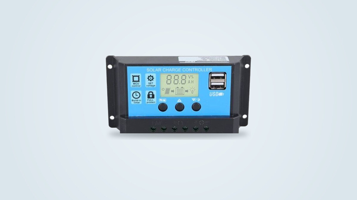 Regolatore solare Thlevel 30A PWM con display LCD e doppia porta USB, vista frontale su sfondo chiaro
