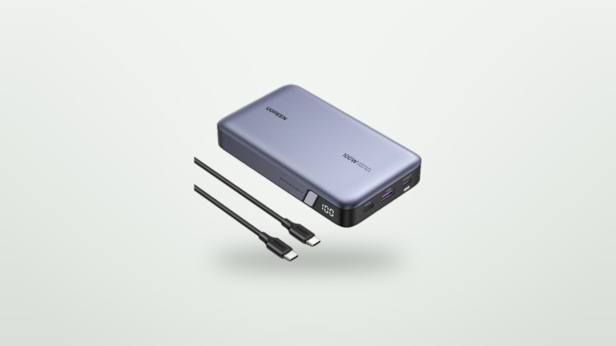 Externer Akku Ugreen Nexode 100W vor hellem Hintergrund
