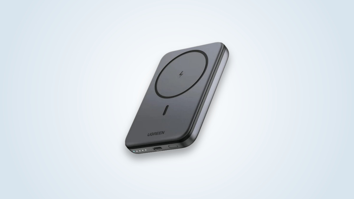 Batterie externe magnétique Ugreen Nexode Mini 5000mAh fixée au dos d'un smartphone, format ultra-fin