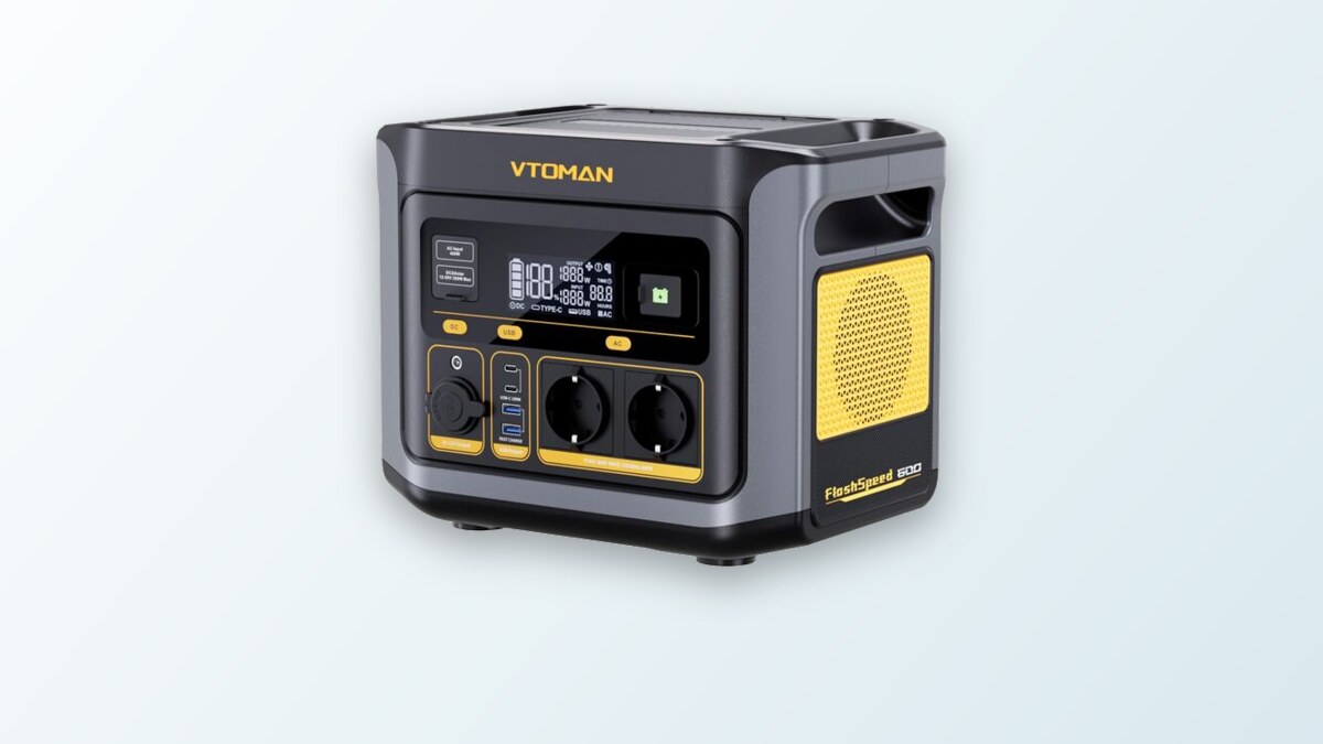 Vtoman FlashSpeed 600 Powerstation auf dem Boden, LCD-Display zeigt den Ladezustand an