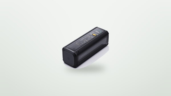 Externe Batterie Xiaomi 212W HyperCharge 25000 vor hellem Hintergrund