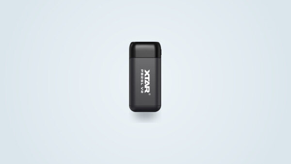 Cargador y power bank Xtar PB2SL V2 negro, vista frontal con pantalla y logotipo visibles