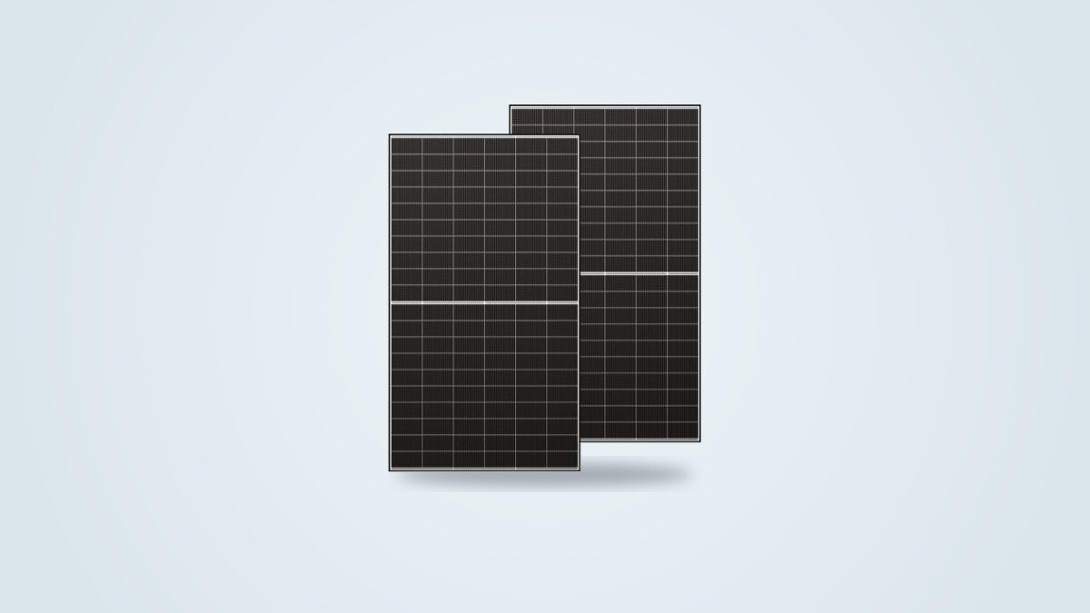 Paneles solares rígidos bifaciales Zendure 500W colocados uno junto a otro, células monocristalinas de doble vidrio visibles
