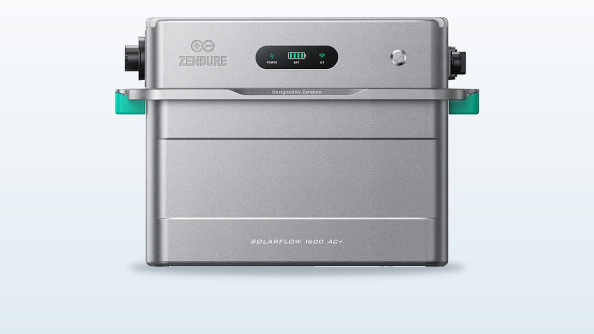 Batería solar de balcón Zendure SolarFlow 1600 AC+ colocada en el suelo, carcasa compacta gris claro