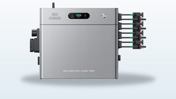Batería solar de balcón Zendure SolarFlow 2400 Pro colocada en el suelo, carcasa compacta gris claro