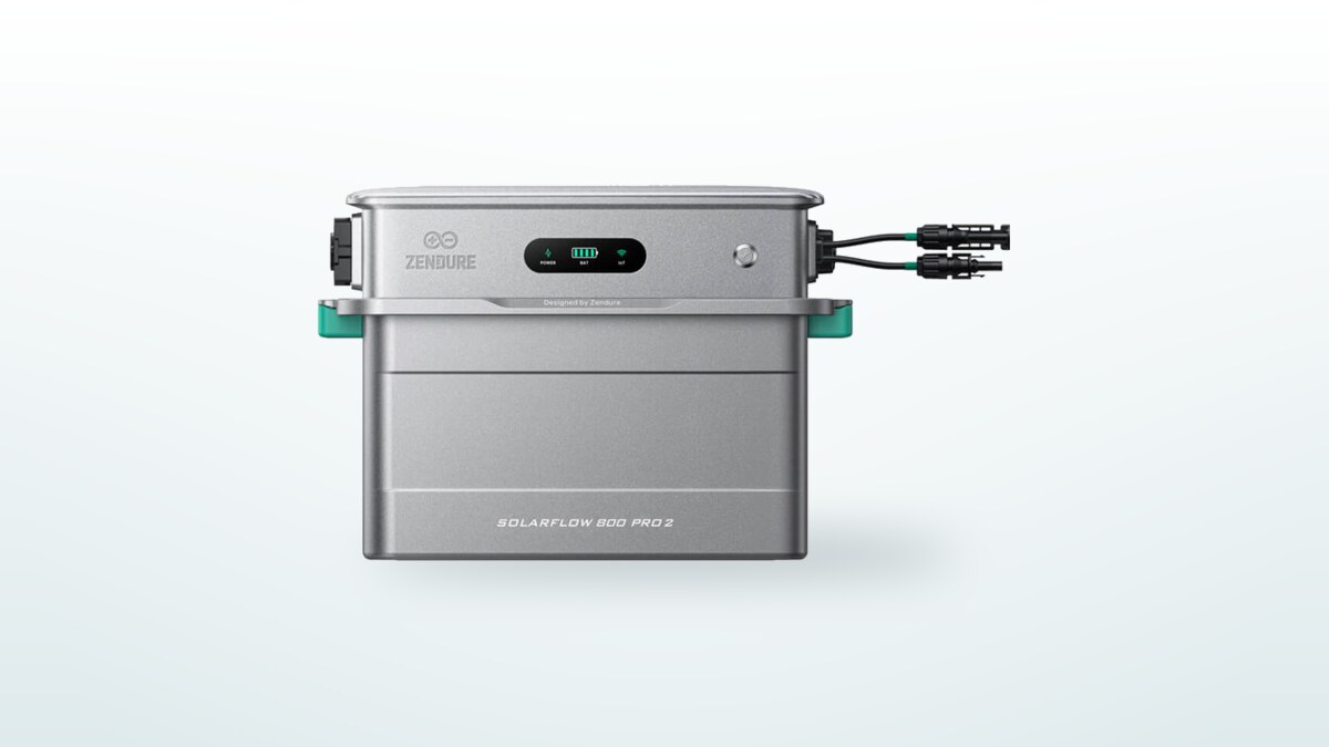 Zendure SolarFlow 800 Pro 2, kompakte Balkon-Speicherbatterie, an Solarmodule angeschlossen